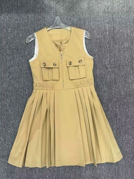 2023 uniform pocket dress decoration sleeveless chain v neck chain a-lined lady women fashion dress, Black;gray
2023 uniform pocket dress decoration sleeveless chain v neck chain a-lined lady women fashion dress, Black;gray