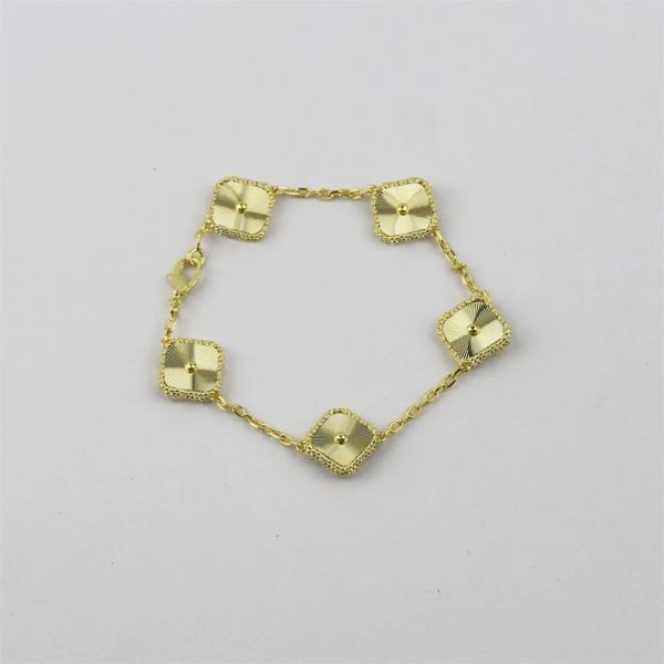 van clover bracelet luxury designer link chain bracelet four-leaf cleef clover womens fashion 18k gold bracelets jewelry gift 2023, Golden;silver
van clover bracelet luxury designer link chain bracelet four-leaf cleef clover womens fashion 18k gold bracelets jewelry gift 2023, Golden;silver