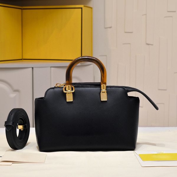 mini handbag luxury designer tote bag calfskin material purse fashion plexiglass handle clutch bag zipper switch alphabet logo shoulder cros
mini handbag luxury designer tote bag calfskin material purse fashion plexiglass handle clutch bag zipper switch alphabet logo shoulder cros