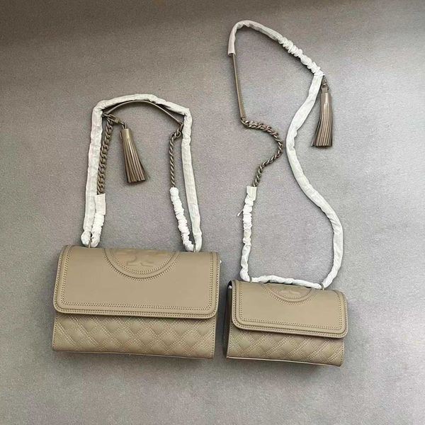 new lingge chain small square bag fashion versatile one shoulder tb tassel crossbody bag fashion women's bag
new lingge chain small square bag fashion versatile one shoulder tb tassel crossbody bag fashion women's bag