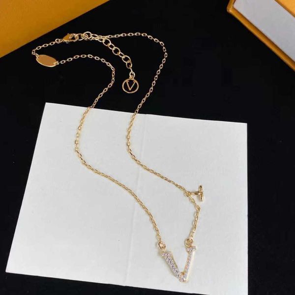 classics fashion luxury necklaces pendants brand designer 18k gold letter choker pendant necklace chain men women cuban link jewelry gifts 2, Silver
classics fashion luxury necklaces pendants brand designer 18k gold letter choker pendant necklace chain men women cuban link jewelry gifts 2, Silver