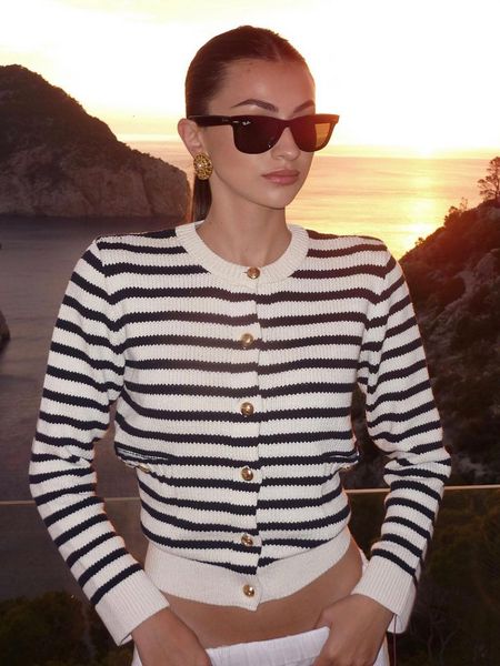 women's sweaters fashion striped knitted cardigan 2023 autumn oneck long sleeve single breasted jumpers vintage simple chic sweater 230, White;black
women's sweaters fashion striped knitted cardigan 2023 autumn oneck long sleeve single breasted jumpers vintage simple chic sweater 230, White;black