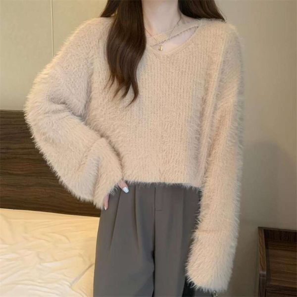 mink velvet creamy sweater for women in autumn and winter soft loose short bottom making shirt gentle wind v neck, White;black
mink velvet creamy sweater for women in autumn and winter soft loose short bottom making shirt gentle wind v neck, White;black