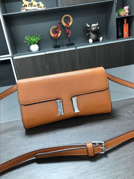 3a designer shoulder bag classic h handbag silver chain leather letter solid color buckle lady messenger bag 22cm fashion bags handbag
3a designer shoulder bag classic h handbag silver chain leather letter solid color buckle lady messenger bag 22cm fashion bags handbag