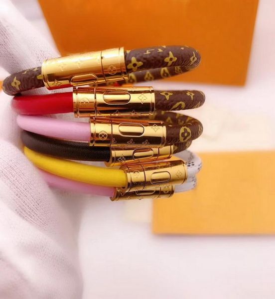 europe america fashion style men lady women double color round print flower design engraved v letter metal hardware leather bracel7754358, Black
europe america fashion style men lady women double color round print flower design engraved v letter metal hardware leather bracel7754358, Black
