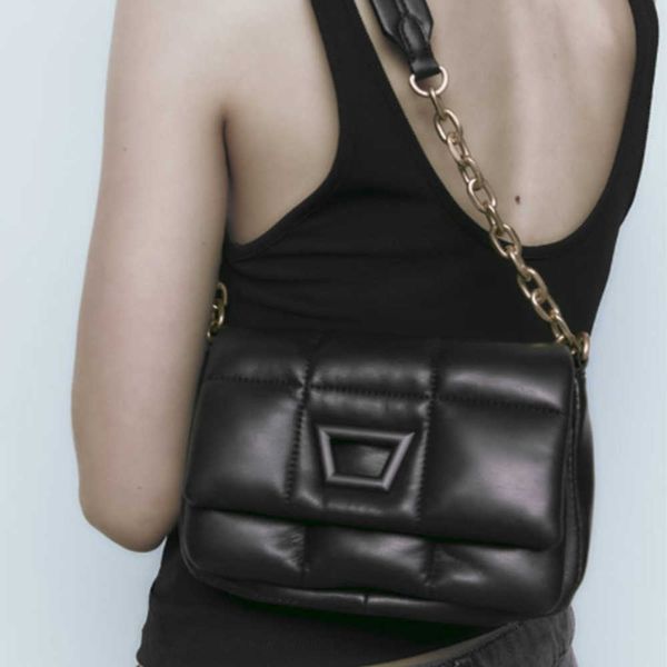 fashionable lingge pu flip underarm bag for female niche soft leather quilted handbag, simple one shoulder crossbody bag 2023 230831
fashionable lingge pu flip underarm bag for female niche soft leather quilted handbag, simple one shoulder crossbody bag 2023 230831