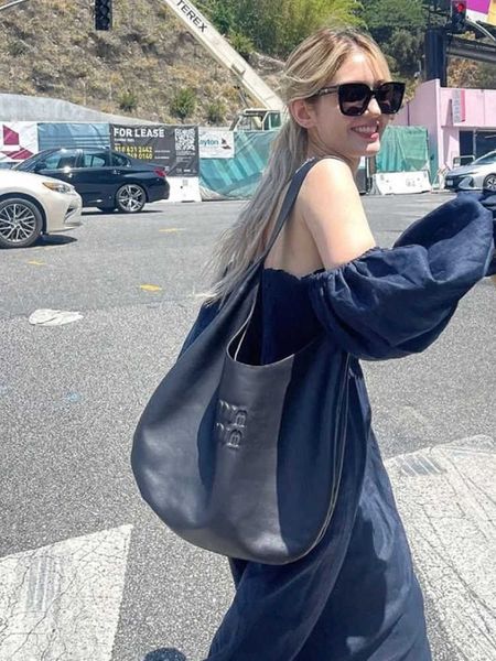 outdoor tote women's focus design fashion black large capacity tote bag shoulder underarm bag tote for traveling miui bag sp88
outdoor tote women's focus design fashion black large capacity tote bag shoulder underarm bag tote for traveling miui bag sp88