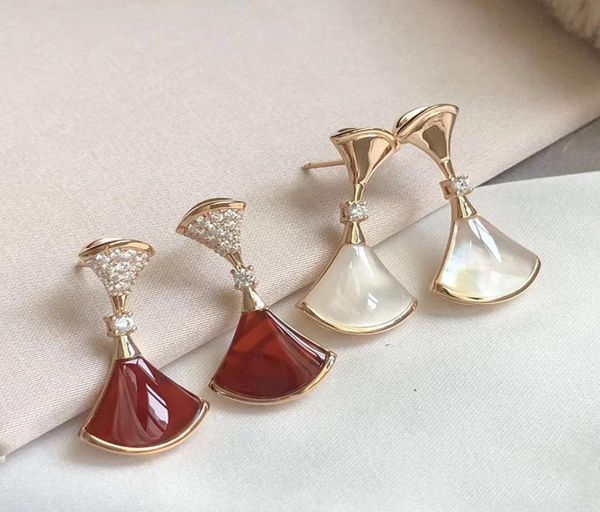 small skirt earrings female korean version of highquality fan fanshaped diamondset white motherofpearl carnelian new trend in1894357, Golden
small skirt earrings female korean version of highquality fan fanshaped diamondset white motherofpearl carnelian new trend in1894357, Golden