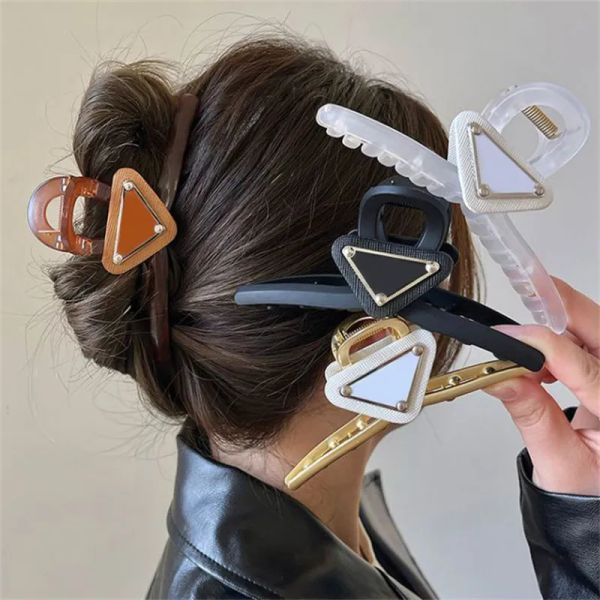 designer triangle hair clips for ladies girls brand leisure casual hair claw fashion classic letters hairpins hair clip, Golden;silver
designer triangle hair clips for ladies girls brand leisure casual hair claw fashion classic letters hairpins hair clip, Golden;silver