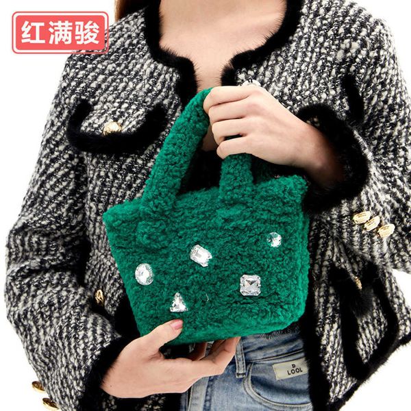 lamb wool bag women's simple teddy wool handbag small plush chain one shoulder crossbody bag 230831
lamb wool bag women's simple teddy wool handbag small plush chain one shoulder crossbody bag 230831