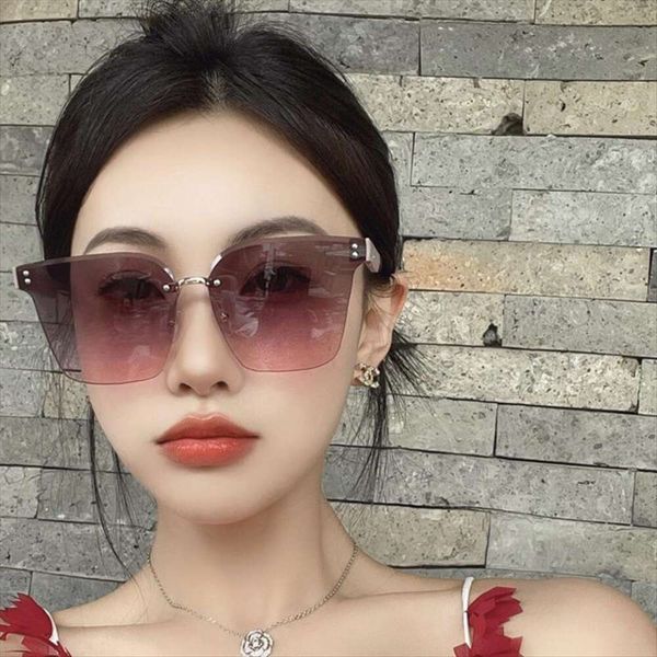 fashioned framelless trimmed sunglass for women, White;black
fashioned framelless trimmed sunglass for women, White;black