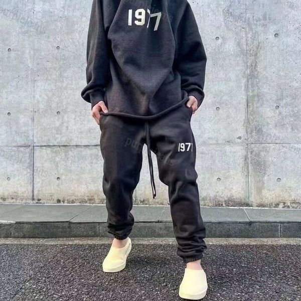 23 short mens designer pants essentialclothing pantoufle solid color black and white sweatpants for men women jogger essentialhoodie
23 short mens designer pants essentialclothing pantoufle solid color black and white sweatpants for men women jogger essentialhoodie