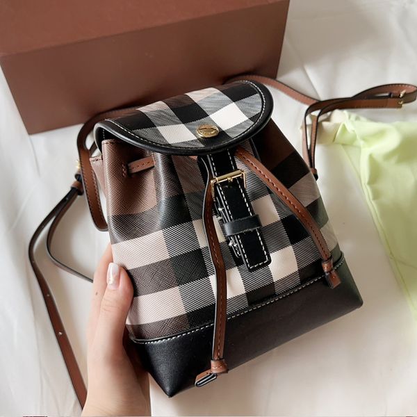 canvas backpack checkerboard water bucket bag purse layer printing leather adjustable strap flip hardware buckle large capacity shopping bag
canvas backpack checkerboard water bucket bag purse layer printing leather adjustable strap flip hardware buckle large capacity shopping bag