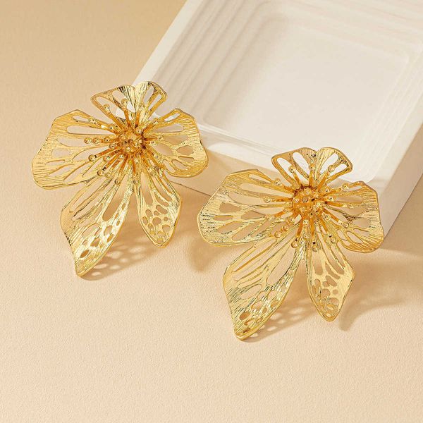 fashionable minimalist and exaggerated flower personalized earrings and accessories new ear studs and accessories, Golden
fashionable minimalist and exaggerated flower personalized earrings and accessories new ear studs and accessories, Golden