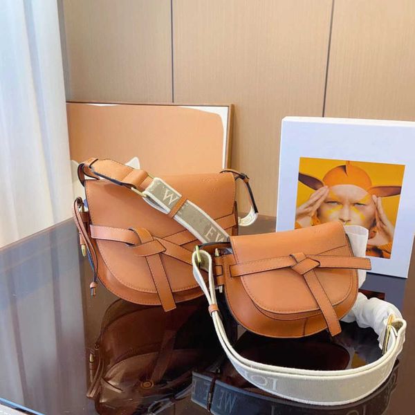shoulder bags designer saddles bag women's shoulder handbag lowe high-end real cowhide bow clamshell wallet fashion luxury alphabet bro
shoulder bags designer saddles bag women's shoulder handbag lowe high-end real cowhide bow clamshell wallet fashion luxury alphabet bro