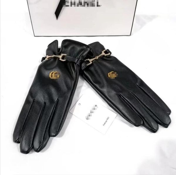 designer thicken letter five fingers gloves mens womens autumn winter warm soft solid color brand letter printing genuine leather cashmere, Blue;gray
designer thicken letter five fingers gloves mens womens autumn winter warm soft solid color brand letter printing genuine leather cashmere, Blue;gray