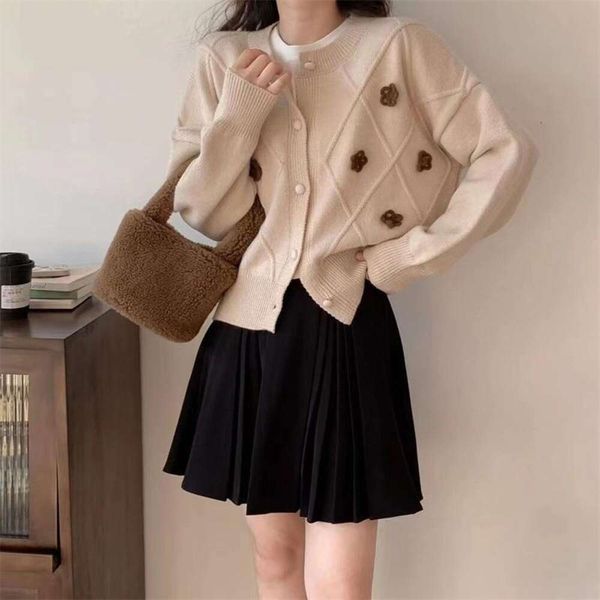 title loose round neck flower design cardigan sweater womens spring and autumn niche coat short top, White;black
title loose round neck flower design cardigan sweater womens spring and autumn niche coat short top, White;black