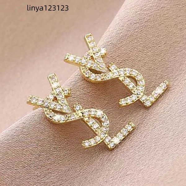 18k gold plated austrian crystal letter stud earrings for women european and usa popular simple designer earrings wedding bride jewelry gift, Golden;silver
18k gold plated austrian crystal letter stud earrings for women european and usa popular simple designer earrings wedding bride jewelry gift, Golden;silver