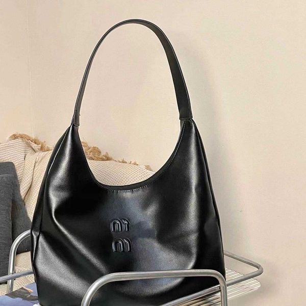 outdoor tote simple leather shoulder oblique straddle tote tote for traveling miui bag g28g
outdoor tote simple leather shoulder oblique straddle tote tote for traveling miui bag g28g