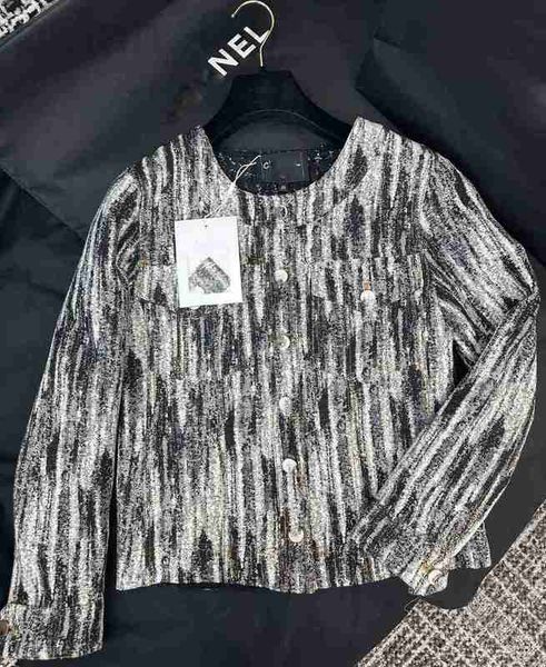 mens jackets designer 2023 early autumn new small fragrant style, age reducing fashion, snowflake wash denim coat, Black;brown
mens jackets designer 2023 early autumn new small fragrant style, age reducing fashion, snowflake wash denim coat, Black;brown