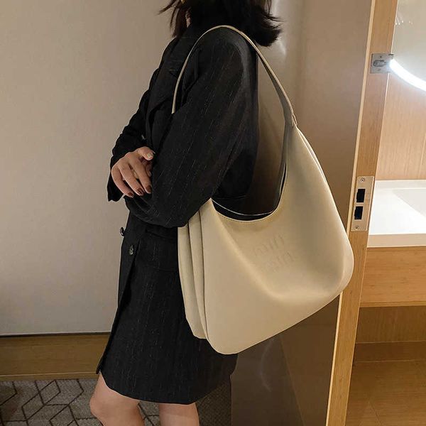 outdoor tote carrying underarm bag fashion shoulder large capacity women's commuting tote for traveling miui bag kc6b
outdoor tote carrying underarm bag fashion shoulder large capacity women's commuting tote for traveling miui bag kc6b