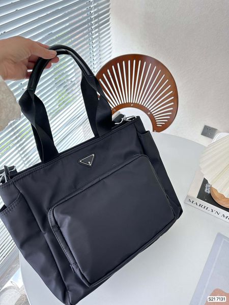 brand black nylon new fashion handbag parachute nylon cloth bag men's shoulder messenger bag briefcases
brand black nylon new fashion handbag parachute nylon cloth bag men's shoulder messenger bag briefcases