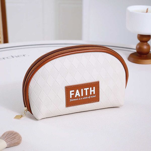 new lingge half round hand makeup bag cosmetics storage bag travel wash bag light luxury makeup bag 230831
new lingge half round hand makeup bag cosmetics storage bag travel wash bag light luxury makeup bag 230831