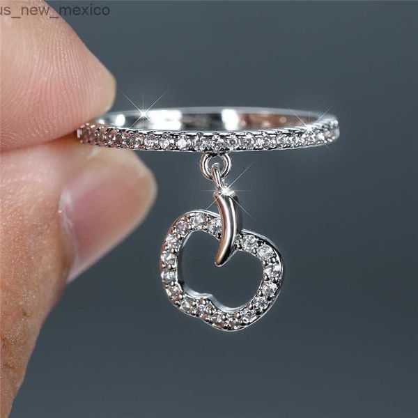 band rings gold silver color engagement ring white crystal stone ring cute hollow small pendant rings for women jewelry r230831
band rings gold silver color engagement ring white crystal stone ring cute hollow small pendant rings for women jewelry r230831