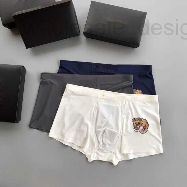 underpants designer fashionable underwear men boutique boxers using seamless adhesive pressing technology with splicing, packed in three str, Black;white
underpants designer fashionable underwear men boutique boxers using seamless adhesive pressing technology with splicing, packed in three str, Black;white