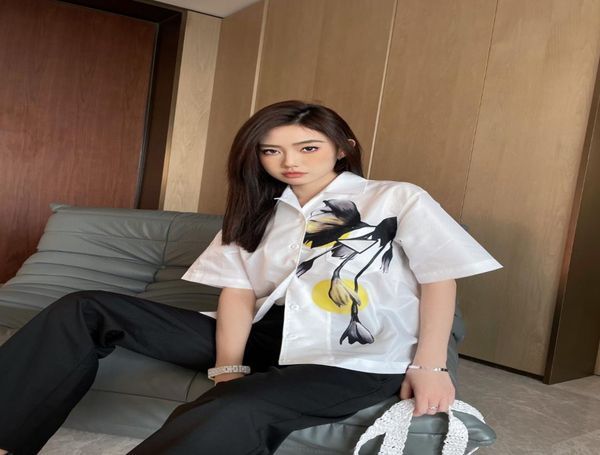 22ss women blouses casual street designer tshirts lapel short sleeves chest pocket heat transfer printing new recycled nylon mate5175743, White
22ss women blouses casual street designer tshirts lapel short sleeves chest pocket heat transfer printing new recycled nylon mate5175743, White