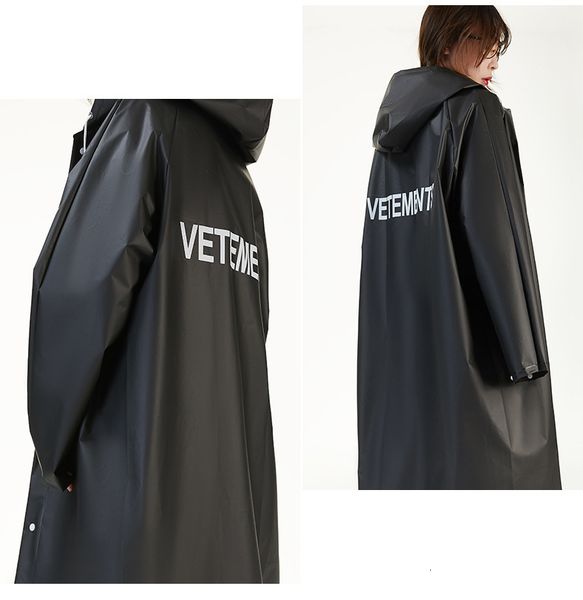 men's trench coats vetements season 6 classic outdoors raincoat fashion brand back letter men women loose coat 230831, Tan;black
men's trench coats vetements season 6 classic outdoors raincoat fashion brand back letter men women loose coat 230831, Tan;black