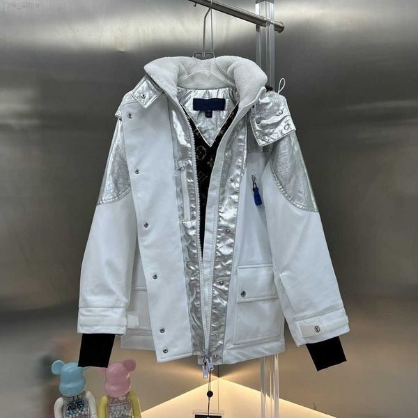 autumn and winter ski coat type down jacket, heavy industry design, fabric special coating life waterproof, hat lining is brown lamb wool, w, Black
autumn and winter ski coat type down jacket, heavy industry design, fabric special coating life waterproof, hat lining is brown lamb wool, w, Black