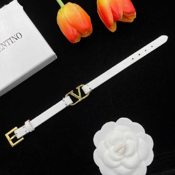 fashion designer valentino v-shaped simple brass material style unique bracelet for women with logo and box, Golden;silver
fashion designer valentino v-shaped simple brass material style unique bracelet for women with logo and box, Golden;silver