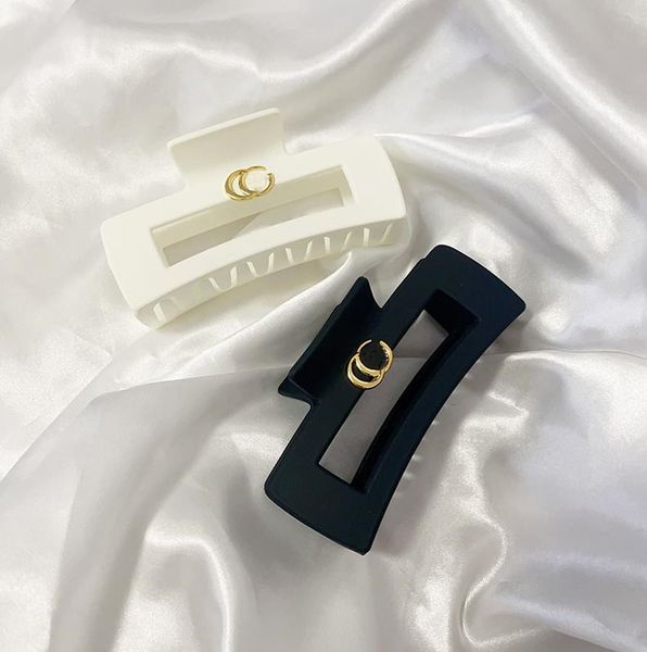 luxury hairpin designer womens girls triangle letter hairpin brand classic versatile casual hairpin white black shark hairpin party gift jew, Golden;silver
luxury hairpin designer womens girls triangle letter hairpin brand classic versatile casual hairpin white black shark hairpin party gift jew, Golden;silver