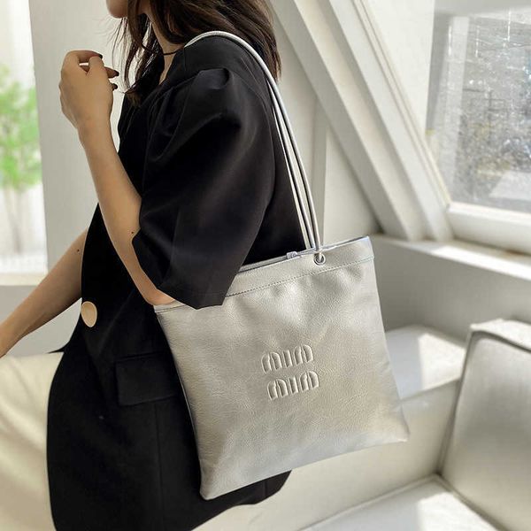 outdoor tote design fashion large capacity bag women tote bag popular bag tote for traveling miui bag vtbs
outdoor tote design fashion large capacity bag women tote bag popular bag tote for traveling miui bag vtbs