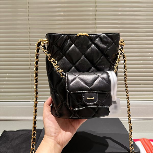 womens mini 21x18cm bucket bag leather diamond plaid gold hardware metal buckle luxury handbag shoulder bag two-piece coin purse makeup bags
womens mini 21x18cm bucket bag leather diamond plaid gold hardware metal buckle luxury handbag shoulder bag two-piece coin purse makeup bags