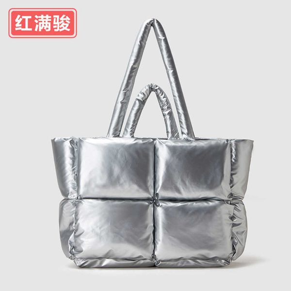 fashionable and minimalist space cotton down bag for women, soft filled cotton shoulder bag, large capacity diamond checked handbag 230831
fashionable and minimalist space cotton down bag for women, soft filled cotton shoulder bag, large capacity diamond checked handbag 230831