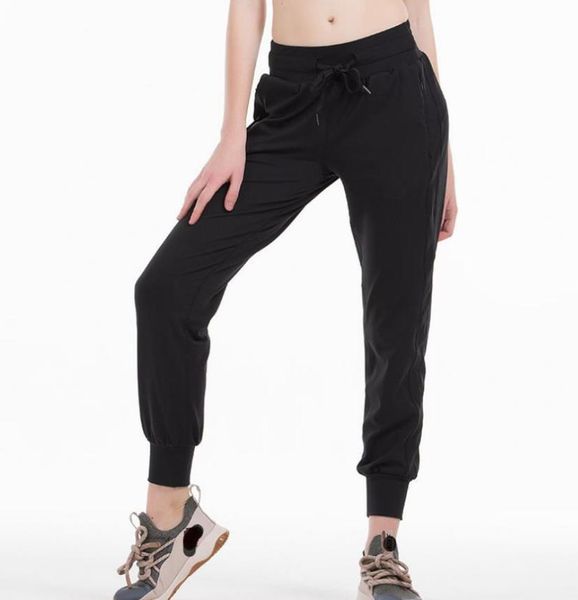 nakedfeel fabric workout sport joggers pants women waist drawstring fitness running sweat pants with two side pocket style7941072, Black;white
nakedfeel fabric workout sport joggers pants women waist drawstring fitness running sweat pants with two side pocket style7941072, Black;white