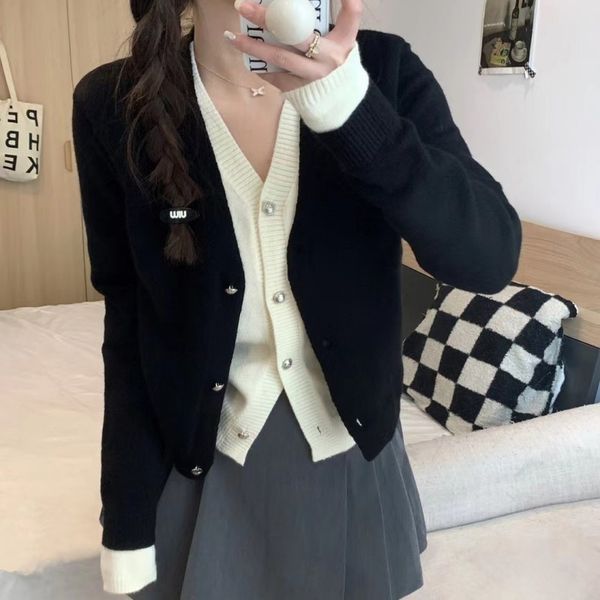 womens sweaters design sense fake twopiece knitted cardigan jacket autumn korean vneck metal buckle soft waxy stitching 230831, White;black
womens sweaters design sense fake twopiece knitted cardigan jacket autumn korean vneck metal buckle soft waxy stitching 230831, White;black