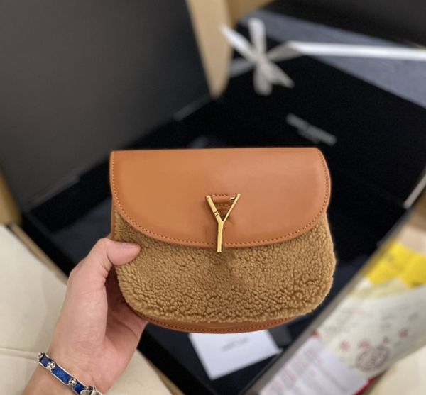 luxury designer bag vintage style small square bag classic envelope mini lamb wool piglet bag bronze metal buckle
luxury designer bag vintage style small square bag classic envelope mini lamb wool piglet bag bronze metal buckle
