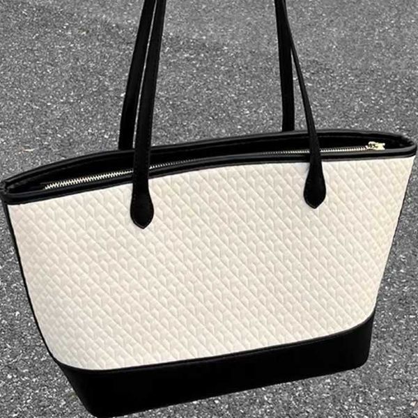 evening bags the same new korean high capacity textured tote bag lingge hard bottom three-dimensional 230828
evening bags the same new korean high capacity textured tote bag lingge hard bottom three-dimensional 230828