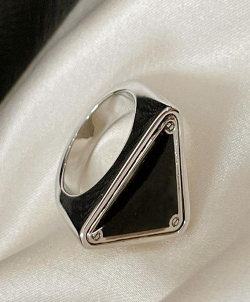 luxury fashion silver ring pra designer jewelry classic triangle men women band rings couple gifts engagement accessories9663364
luxury fashion silver ring pra designer jewelry classic triangle men women band rings couple gifts engagement accessories9663364