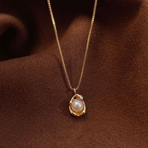 french faba bean freshwater pearl necklace plated with 14k gold bowl pearl pendant, popular fashion, high sense collar chain, female, Silver
french faba bean freshwater pearl necklace plated with 14k gold bowl pearl pendant, popular fashion, high sense collar chain, female, Silver