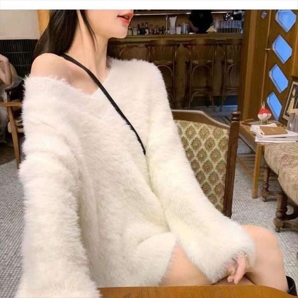 imitation mink velvet v neck sweater for women autumn and winter style lazy loose design thickened outer wear, White;black
imitation mink velvet v neck sweater for women autumn and winter style lazy loose design thickened outer wear, White;black