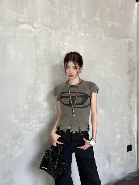 23 spring/summer new and unique small group designer ragged knitted short sleeve slim fit spicy girl top, White
23 spring/summer new and unique small group designer ragged knitted short sleeve slim fit spicy girl top, White