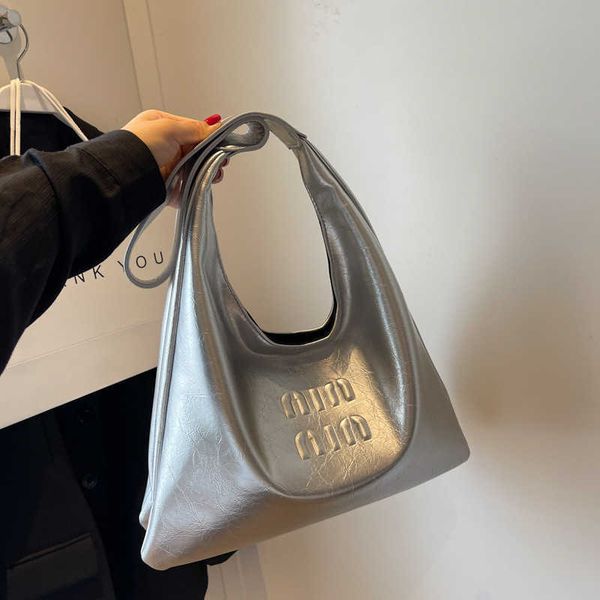 outdoor tote large capacity portable texture bag women's commuting tote bag minimalist underarm bag tote for traveling miui bag 5301
outdoor tote large capacity portable texture bag women's commuting tote bag minimalist underarm bag tote for traveling miui bag 5301