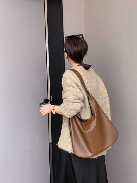 outdoor tote soft leather large capacity tote bag women body shoulder bag commuting underarm bag tote for traveling miui bag mbkb
outdoor tote soft leather large capacity tote bag women body shoulder bag commuting underarm bag tote for traveling miui bag mbkb