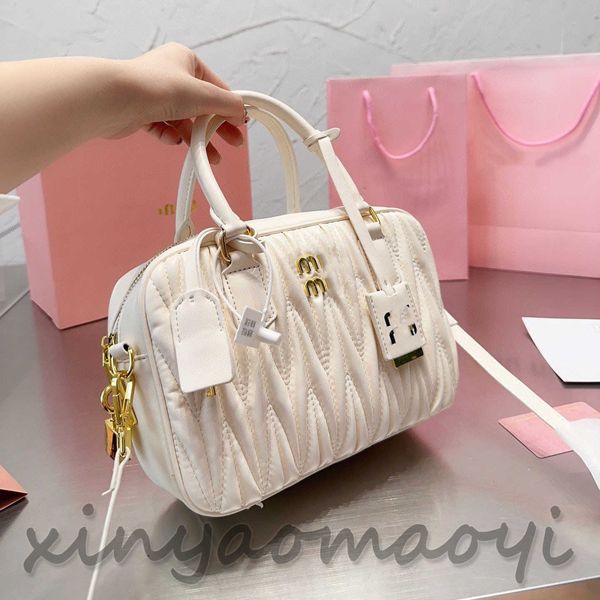 mm classic tote bag, designer bag, logo small pleats, lambskin fabric, women's handbag, shoulder bag, crossbody bag, size: 25*16cm 8259
mm classic tote bag, designer bag, logo small pleats, lambskin fabric, women's handbag, shoulder bag, crossbody bag, size: 25*16cm 8259