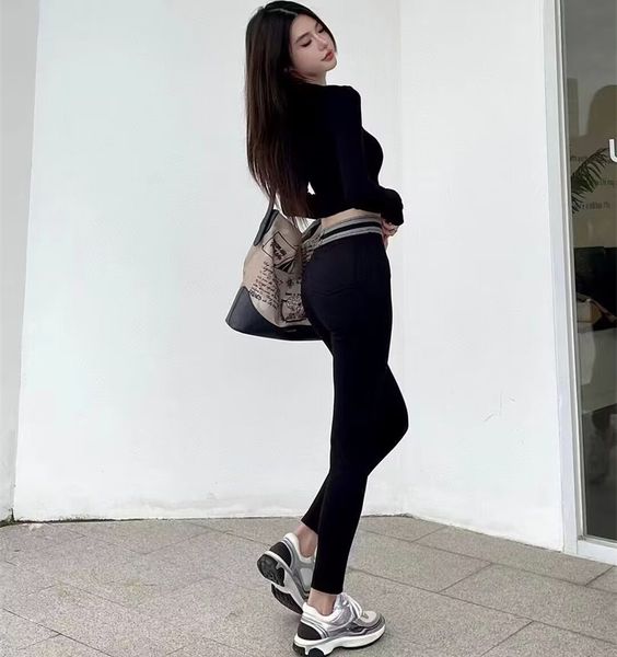 new womens cropped jumper letter tshirts fashion autumn long sleeves t shirts women sets luxury designer cotton white black tees woman clot
new womens cropped jumper letter tshirts fashion autumn long sleeves t shirts women sets luxury designer cotton white black tees woman clot