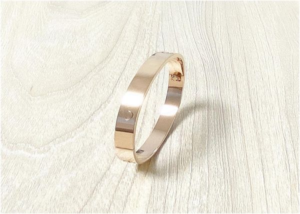 2020 fashion new rosae gold 316l stainless steel screw bangle bracelet with screwdriver original box screws never lose with box wi2235418, Golden;silver
2020 fashion new rosae gold 316l stainless steel screw bangle bracelet with screwdriver original box screws never lose with box wi2235418, Golden;silver